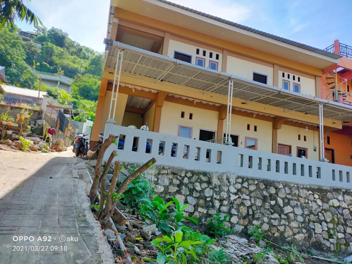Andira Homestay Labuan Bajo Esterno foto