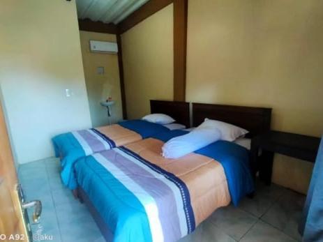 Andira Homestay Labuan Bajo Esterno foto
